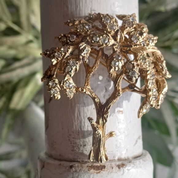 Hattie Carnegie VTG Signed Tree Of Life Rhinestones Textural Gold Tone Brooch - Picture 7 of 12